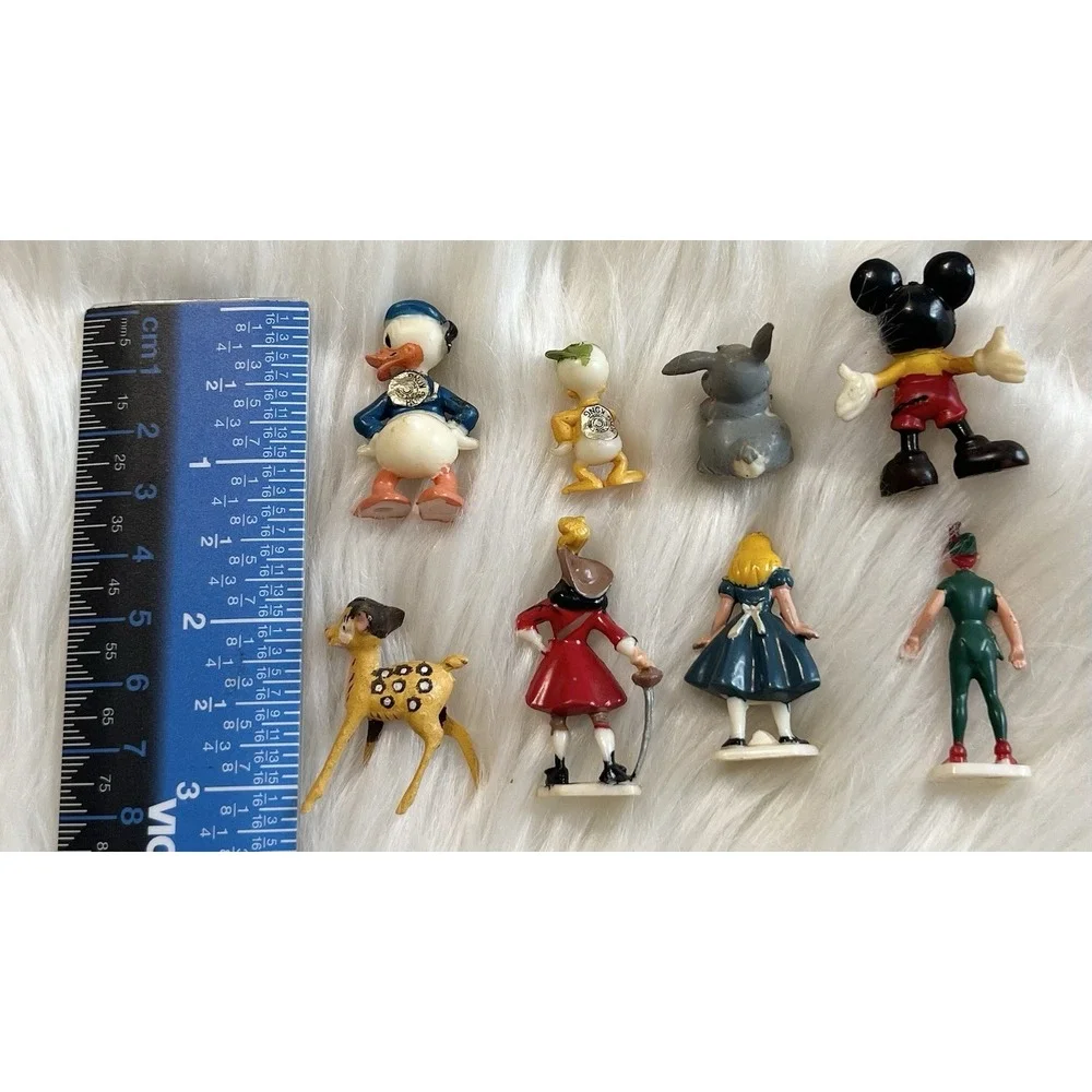 Small Hong Kong Disney‎ Figurines 1